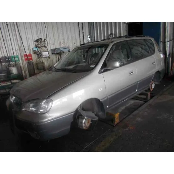 KIA CARENS '2002 1.8 CAT GRIS CLARO