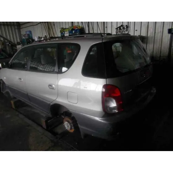 KIA CARENS '2002 1.8 CAT GRIS CLARO