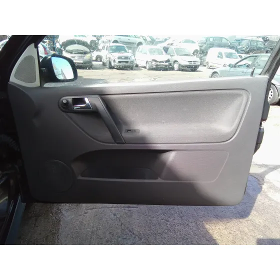 VOLKSWAGEN POLO BERLINA (6N2) '2000 1.4 NEGRO