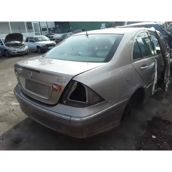 MERCEDES CLASE C (W203) BERLINA '2005 2.2 CDI CAT DORADO