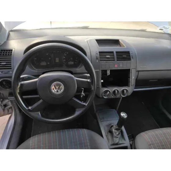VOLKSWAGEN POLO (9N3) '2006 * PLATA