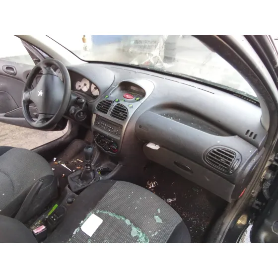 PEUGEOT 206 BERLINA '2004 1.4 NEGRO