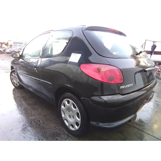 PEUGEOT 206 BERLINA '2004 1.4 NEGRO