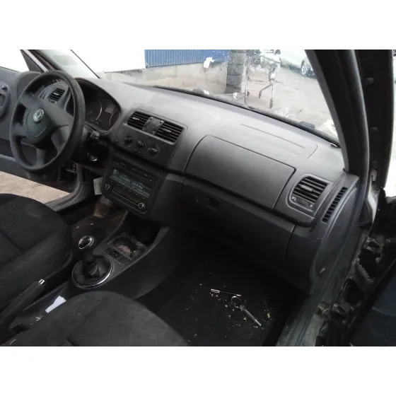 SKODA FABIA (5J2 ) '2012 1.6 TDI NEGRO