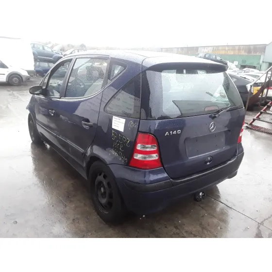 MERCEDES CLASE A (W168) '2004 1.4 CAT AZUL MARINO