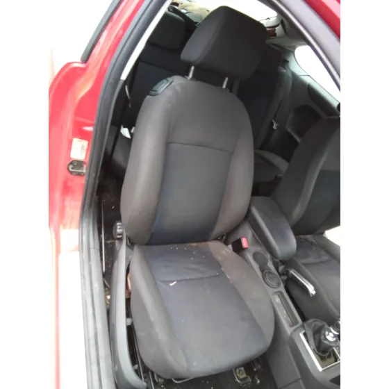 FORD FOCUS BERLINA (CAP) '2007 2.0 TDCI CAT ROJO