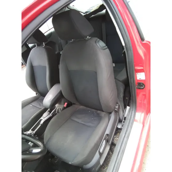 FORD FOCUS BERLINA (CAP) '2007 2.0 TDCI CAT ROJO