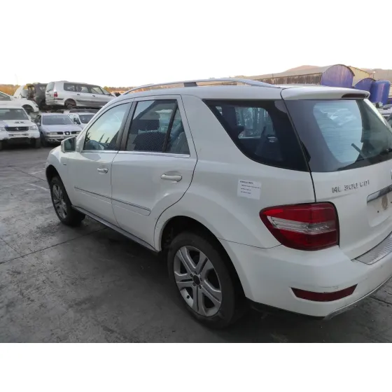 MERCEDES CLASE M (W164) '2011 ML 300 CDI BE 4-MATIC (164.121) BLANCO
