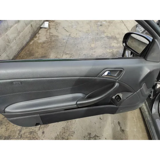 MERCEDES CLASE C (W203) SPORTCOUPE '2004 C 220 CDI (LA) (203.708) NEGRO