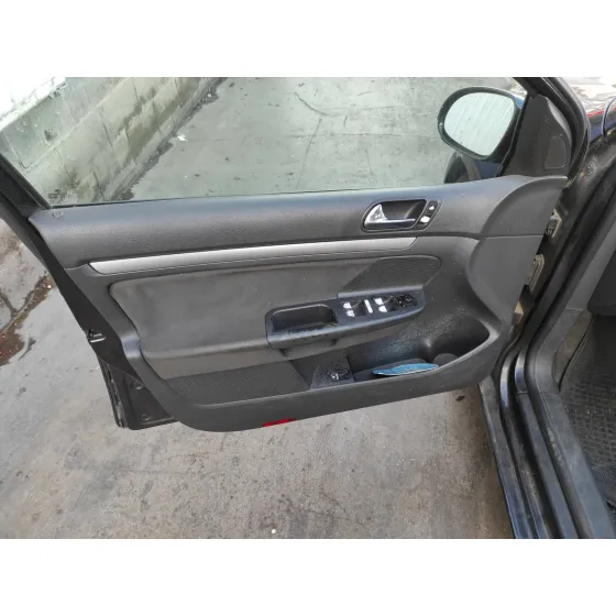 VOLKSWAGEN GOLF V BERLINA (1K1) '2004 1.6 16V FSI NEGRO