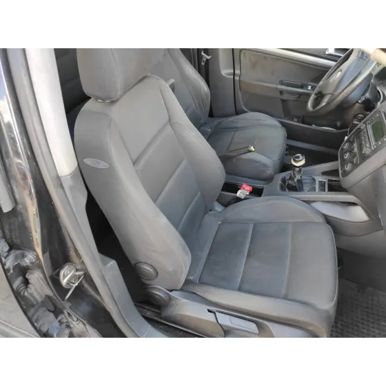 VOLKSWAGEN GOLF V BERLINA (1K1) '2004 1.6 16V FSI NEGRO