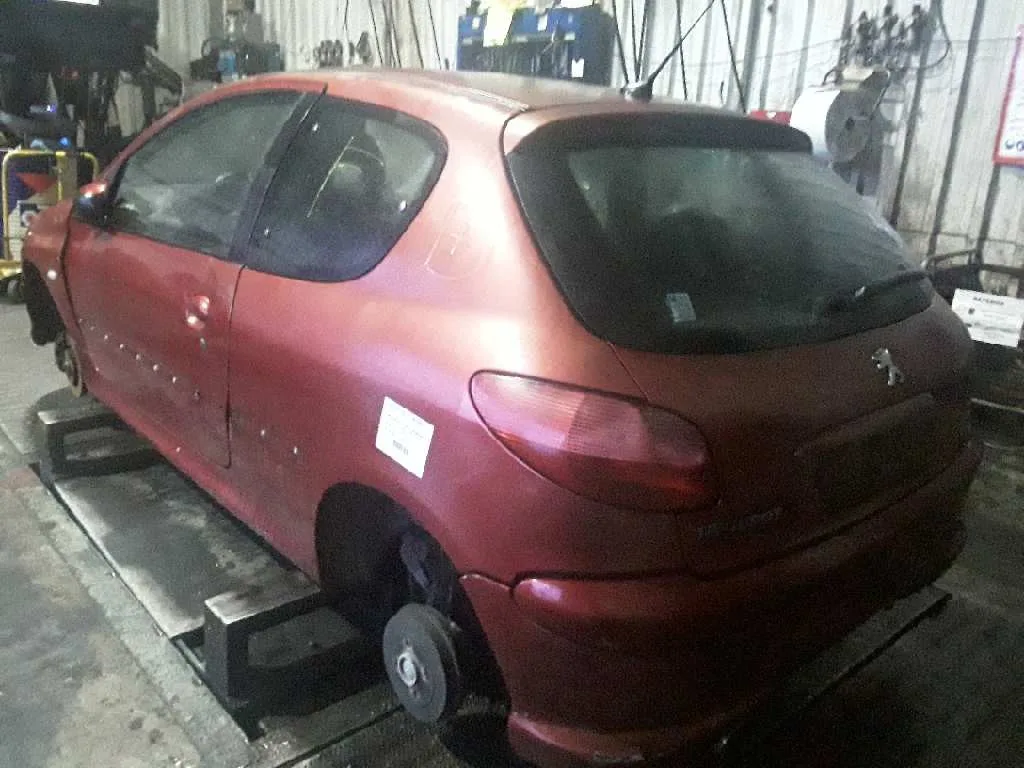 PEUGEOT 206 BERLINA PEUGEOT 206 BERLINA '2003 2.0 HDI CAT GRANATE 1998