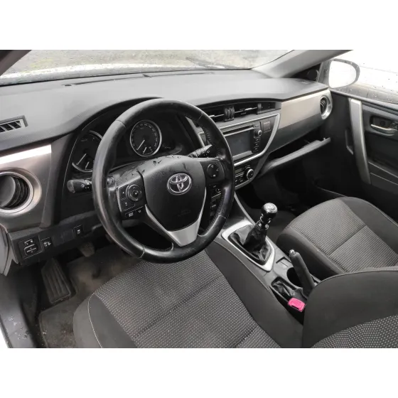 TOYOTA AURIS '2013 1.4 TURBODIESEL CAT BLANCO