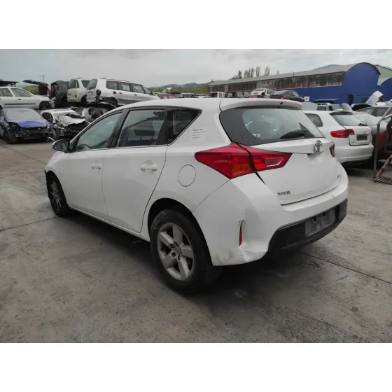 TOYOTA AURIS '2013 1.4 TURBODIESEL CAT BLANCO