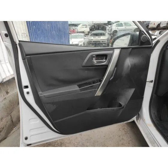 TOYOTA AURIS '2013 1.4 TURBODIESEL CAT BLANCO
