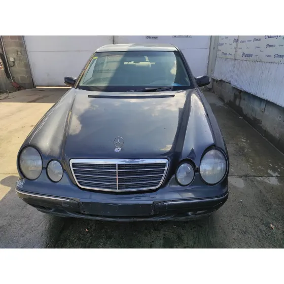 MERCEDES CLASE E (W210) BERLINA DIESEL '2000 2.2 CDI CAT NEGRO