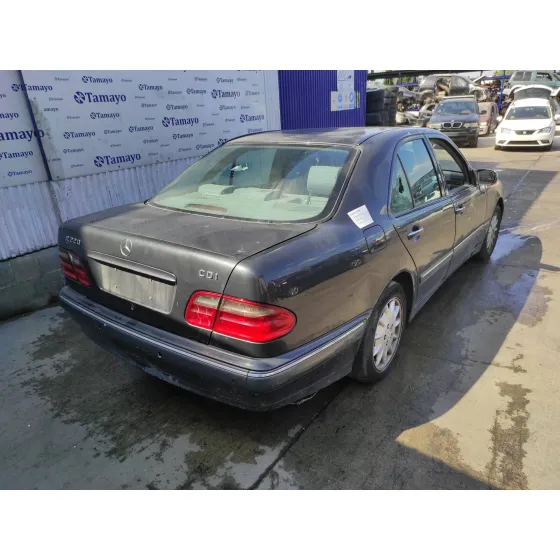 MERCEDES CLASE E (W210) BERLINA DIESEL '2000 2.2 CDI CAT NEGRO