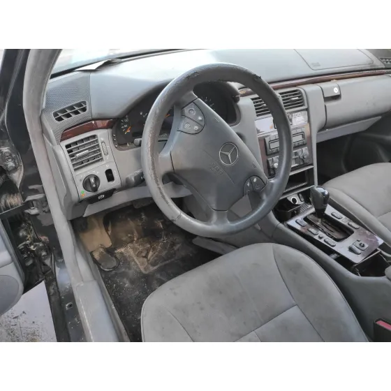 MERCEDES CLASE E (W210) BERLINA DIESEL '2000 2.2 CDI CAT NEGRO