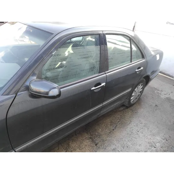 MERCEDES CLASE E (W210) BERLINA DIESEL '2000 2.2 CDI CAT NEGRO