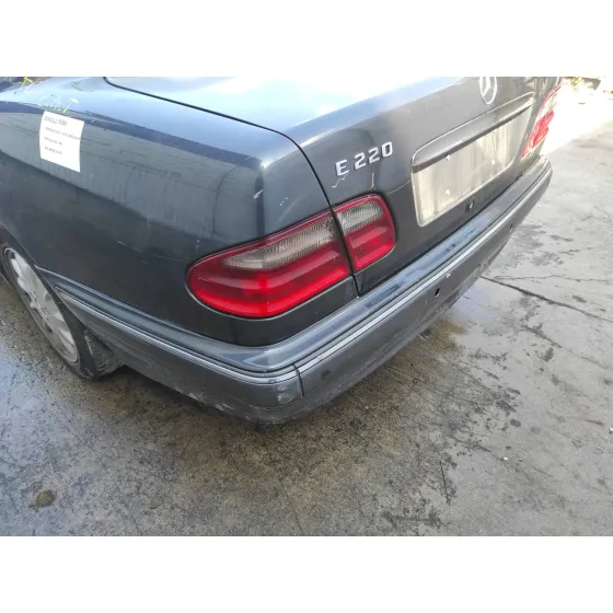 MERCEDES CLASE E (W210) BERLINA DIESEL '2000 2.2 CDI CAT NEGRO