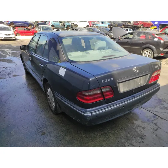 MERCEDES CLASE E (W210) BERLINA DIESEL '2000 2.2 CDI CAT NEGRO
