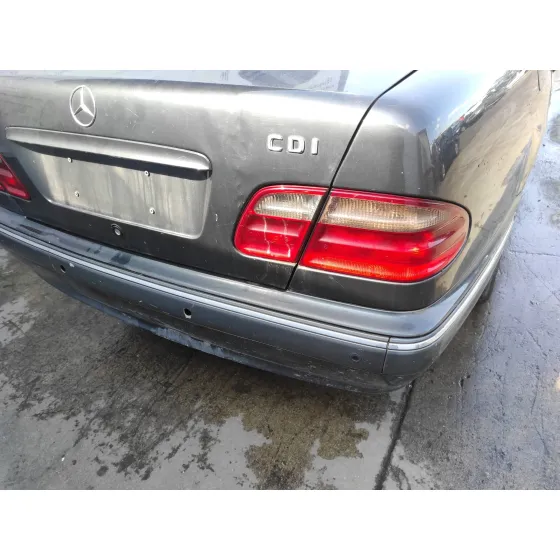 MERCEDES CLASE E (W210) BERLINA DIESEL '2000 2.2 CDI CAT NEGRO