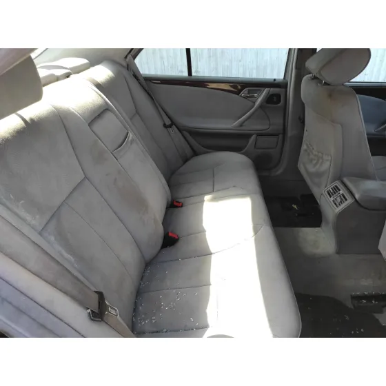 MERCEDES CLASE E (W210) BERLINA DIESEL '2000 2.2 CDI CAT NEGRO
