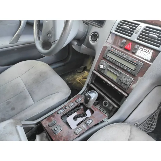 MERCEDES CLASE E (W210) BERLINA DIESEL '2000 2.2 CDI CAT NEGRO