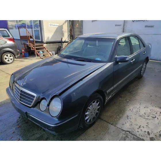MERCEDES CLASE E (W210) BERLINA DIESEL '2000 2.2 CDI CAT NEGRO