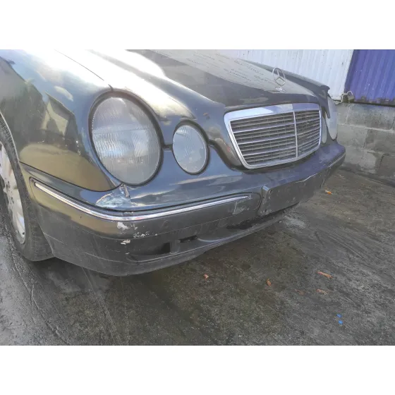 MERCEDES CLASE E (W210) BERLINA DIESEL '2000 2.2 CDI CAT NEGRO
