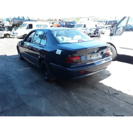 BMW SERIE 5 BERLINA (E39) '1996 523I AZUL OSCURO