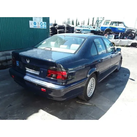 BMW SERIE 5 BERLINA (E39) '1996 523I AZUL OSCURO