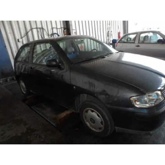 SEAT IBIZA (6K1) '2001 1.4 GRIS OSCURO