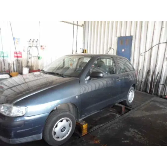 SEAT IBIZA (6K1) '2001 1.4 GRIS OSCURO