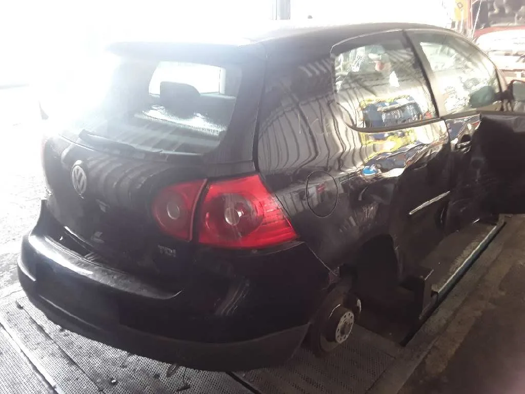 VOLKSWAGEN GOLF V BERLINA (1K1) VOLKSWAGEN GOLF V BERLINA (1K1) '2005 * NEGRO 2003