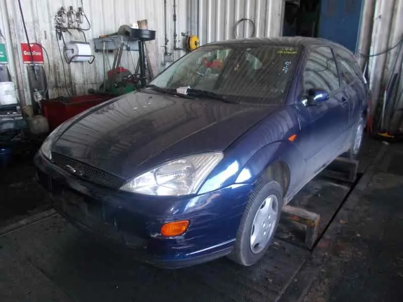 FORD FOCUS BERLINA (CAK) FORD FOCUS BERLINA (CAK) '2001 1.6 16V CAT AZUL 1998