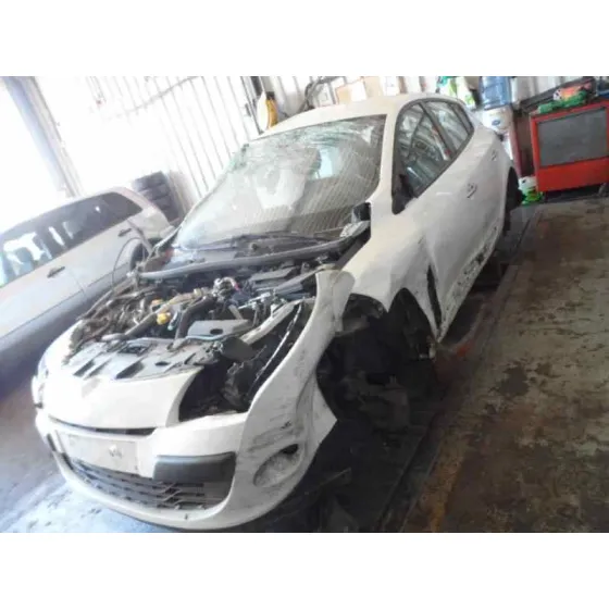 RENAULT MEGANE III BERLINA 5 P '2010 1.5 DCI DIESEL FAP BLANCO