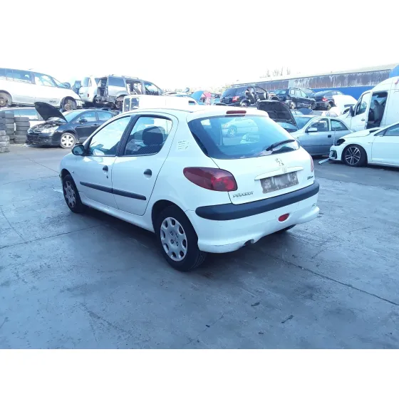 PEUGEOT 206 BERLINA '2005 * BLANCO