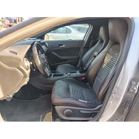 MERCEDES CLASE A (W176) '2014 * NEGRO