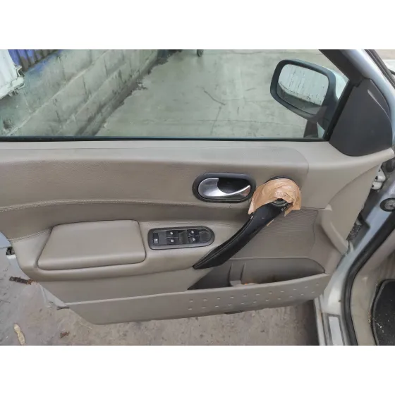 RENAULT MEGANE II BERLINA 5P '2004 1.9 DCI DIESEL PLATA