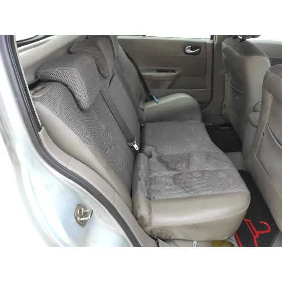 RENAULT MEGANE II BERLINA 5P '2004 1.9 DCI DIESEL PLATA