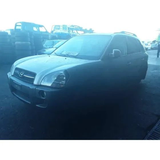 HYUNDAI TUCSON (JM) '2008 2,0 CLASSIC 4X2 GRIS