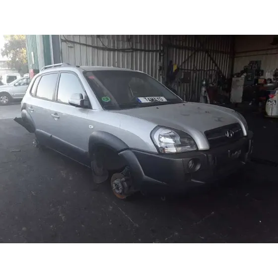 HYUNDAI TUCSON (JM) '2008 2,0 CLASSIC 4X2 GRIS