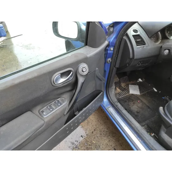 RENAULT MEGANE II BERLINA 5P '2003 1.5 DCI DIESEL AZUL