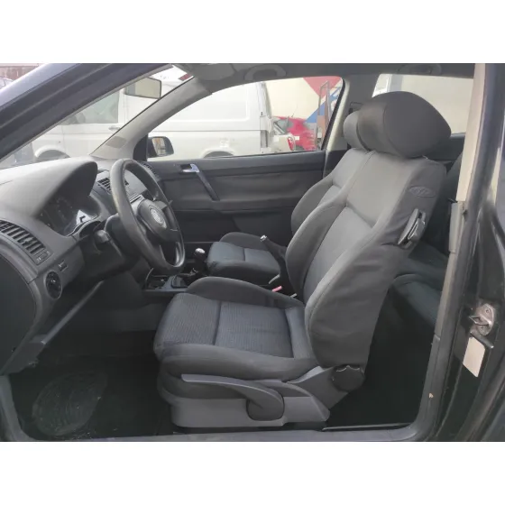 VOLKSWAGEN POLO (9N1) '2002 * NEGRO