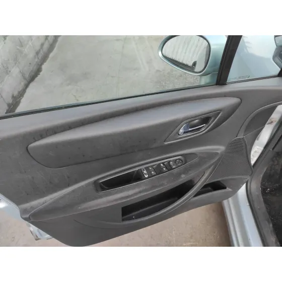CITROEN C4 BERLINA '2004 1.6 16V HDI GRIS