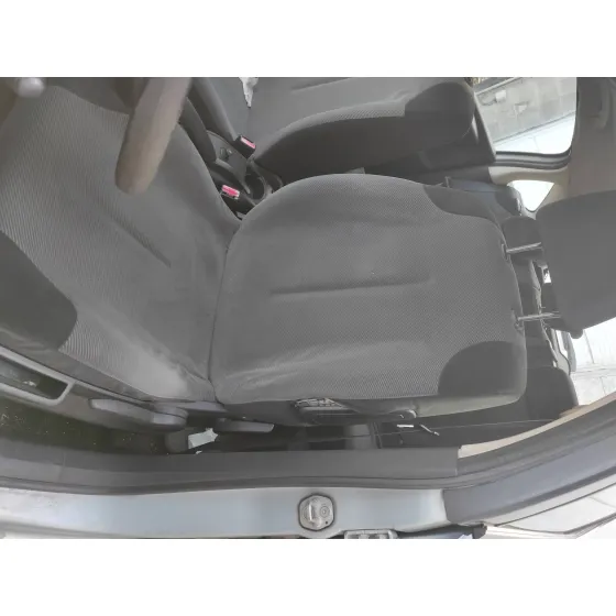 CITROEN C4 BERLINA '2004 1.6 16V HDI GRIS