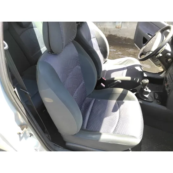 RENAULT CLIO II FASE II (B/CB0) '2002 1.5 DCI DIESEL PLATA