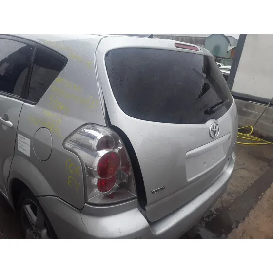 TOYOTA COROLLA VERSO (R1) '2006 2.2 D-CAT PLATA
