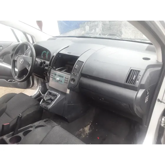 TOYOTA COROLLA VERSO (R1) '2006 2.2 D-CAT PLATA